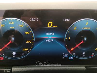 Mercedes-Benz GLA Gla 180 d premium auto Nero usata Livorno