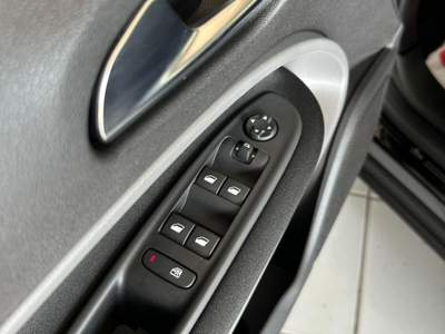 Jeep Avenger Longitude 1.2 turb Nero usata San Lazzaro di Savena