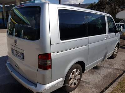 Volkswagen Transporter T5 con gancio Argento usata Arco