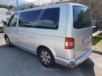 Volkswagen Transporter T5 con gancio Argento usata Arco