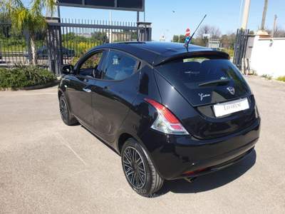 Lancia Ypsilon 1.2 69 CV 5 porte Gold Nero usata Taranto