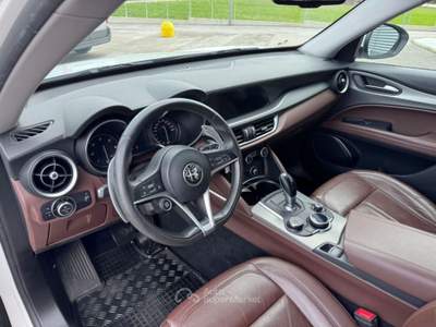 Alfa Romeo Stelvio 2.2 Turbodiesel perla 210 CV AT8 Q4 Super 4x4 4WD Bianco usata Sant'Angelo in vado