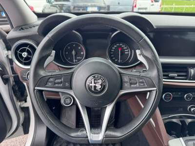 Alfa Romeo Stelvio 2.2 Turbodiesel perla 210 CV AT8 Q4 Super 4x4 4WD Bianco usata Sant'Angelo in vado