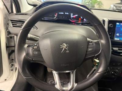 Peugeot 208 1° serie PureTech 82 5 porte Active Bianco usata Siena