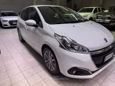 Peugeot 208 1° serie PureTech 82 5 porte Active Bianco usata Siena