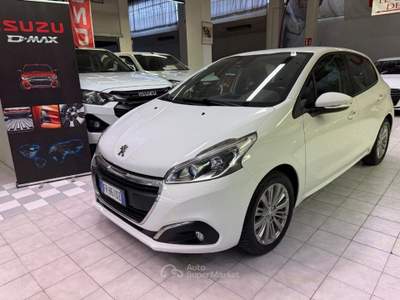Peugeot 208 1° serie PureTech 82 5 porte Active Bianco usata Siena