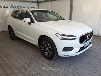 Volvo XC60 B4 (d) AWD Geartronic Momentum *GANCIO TRAINO* Bianco usata Firenze