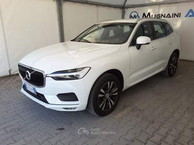 Volvo XC60 B4 (d) AWD Geartronic Momentum *GANCIO TRAINO* Bianco usata Firenze