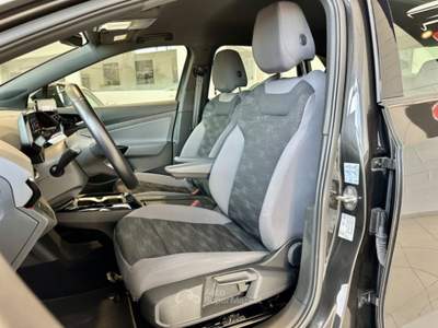 Volkswagen ID.4 Pure Performance (52 KWh) *POMPA DI CALORE*NEOPAT* Grigio usata Cassina de' Pecchi