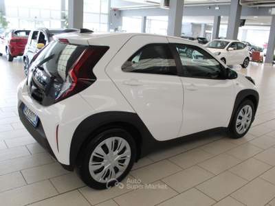 Toyota Aygo X 1.0B (72 CV) Active S-CVT Bianco usata Casalmaggiore