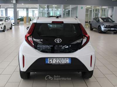 Toyota Aygo X 1.0B (72 CV) Active S-CVT Bianco usata Casalmaggiore