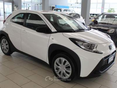 Toyota Aygo X 1.0B (72 CV) Active S-CVT Bianco usata Casalmaggiore