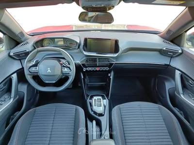 Peugeot 2008 1.2 puretech Active Pack s&s 130cv eat8 usata Pistoia