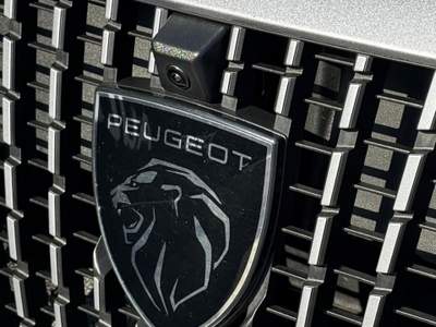 Peugeot 2008 Hybrid 145 e-DCS6 Allure auto #telecamere360° #blindspot Grigio usata Spinea