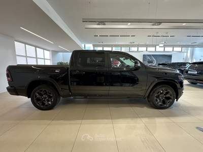 Dodge RAM RAM 1500 QUAD CAB MID BOX 5.7 HEMI V8 AUT (295KW) Nero usata Forlì