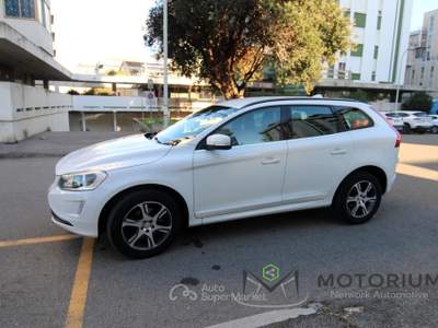 Volvo XC60 D3 Geartronic R-design Momentum Bianco usata Oristano
