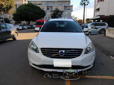 Volvo XC60 D3 Geartronic R-design Momentum Bianco usata Oristano