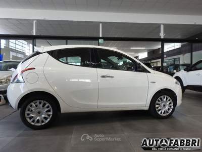 Lancia Ypsilon 1.2 69 CV 5 porte Gold Bianco usata CORIANO