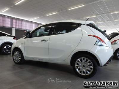 Lancia Ypsilon 1.2 69 CV 5 porte Gold Bianco usata CORIANO