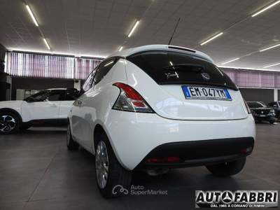 Lancia Ypsilon 1.2 69 CV 5 porte Gold Bianco usata CORIANO