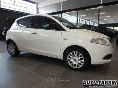 Lancia Ypsilon 1.2 69 CV 5 porte Gold Bianco usata CORIANO