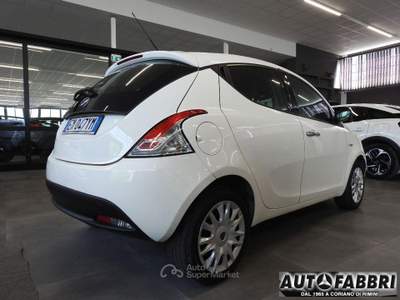 Lancia Ypsilon 1.2 69 CV 5 porte Gold Bianco usata CORIANO