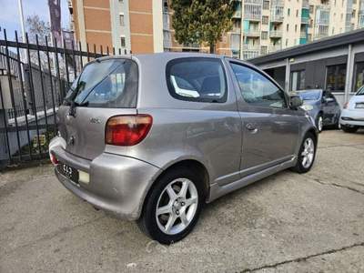 Toyota Yaris 1.5i 16V cat 3 porte T Sport Grigio usata Torino
