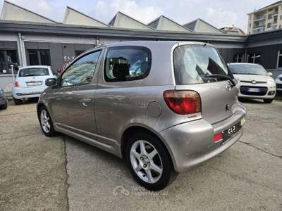 Toyota Yaris 1.5i 16V cat 3 porte T Sport Grigio usata Torino