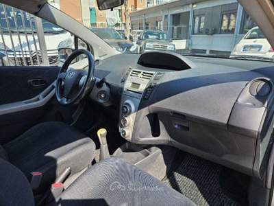 Toyota Yaris 1.0 5 porte Sol Grigio usata Torino
