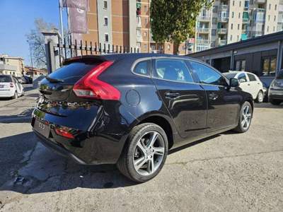Volvo V40 D2 Geartronic Momentum Nero usata Torino