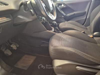 Peugeot 208 5 porte Allure Rosso usata Oleggio