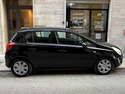 Opel Corsa 1.2 benzina 5 porte **LEGGI INFO** Nero usata Bari