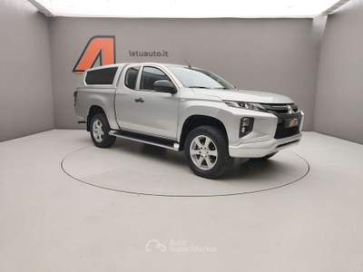Mitsubishi L200 2.3D 150CV  CLUB CAB INFORM 4WD Grigio usata Voghera