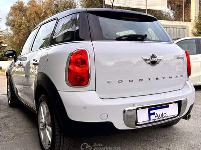 MINI Cooper D Countryman 1.6,Climatronic,LED colorati interni,Cruise Control,ecc. Bianco usata San Michele Salentino