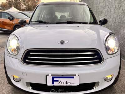 MINI Cooper D Countryman 1.6,Climatronic,LED colorati interni,Cruise Control,ecc. Bianco usata San Michele Salentino
