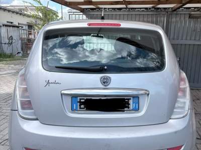 Lancia Ypsilon macchina per neopatentati Argento usata Pistoia