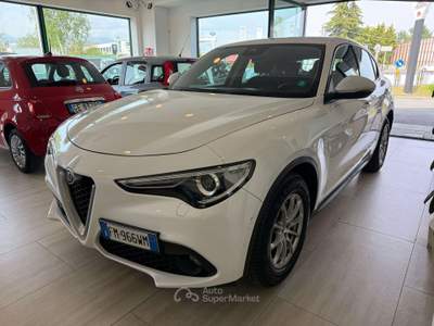 Alfa Romeo Stelvio 2.2 t Business rwd 180cv auto Bianco usata Gaglianico
