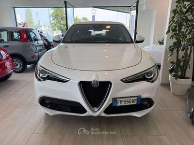 Alfa Romeo Stelvio 2.2 t Business rwd 180cv auto Bianco usata Gaglianico