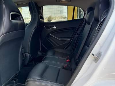 Mercedes-Benz GLA Mercedes GLA 200 D AUTOMATIC PREMIUM NIGHT EDITION Bianco usata Tuglie