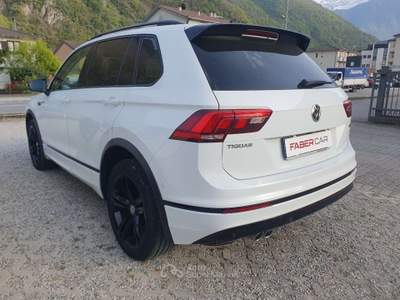 Volkswagen Tiguan 2.0 tdi Advanced R-Line Night Edition 4motion 150cv dsg Bianco usata Dubino