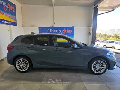 BMW Serie 1 118d d 5p. Business Advantage Grigio usata ADRANO