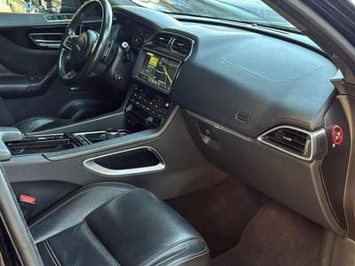 Jaguar F-Pace Unico proprietario, trazione integrale, super accessoriata Nero usata Sant'Omero