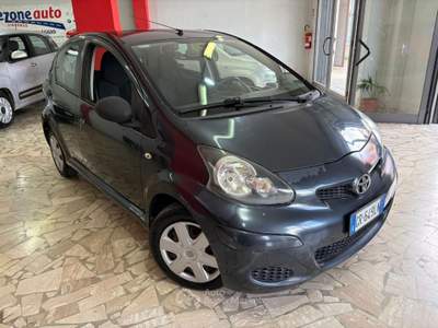 Toyota Aygo 1.0 12V VVT-i 5 porte Now Grigio usata Aversa