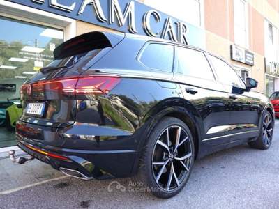 Volkswagen Touareg 3.0 V6 TDI SCR R-Line CERCHI DA 22"-GANCIO TRAINO Nero usata Savona