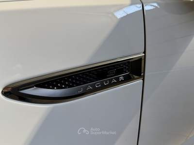 Jaguar E-Pace 2.0D i4 180cv R-DYNAMIC AUTO AWD Bianco usata Occhiobello