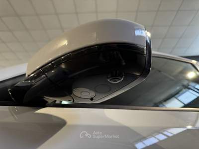 Jaguar E-Pace 2.0D i4 180cv R-DYNAMIC AUTO AWD Bianco usata Occhiobello