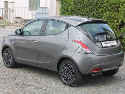 Lancia Ypsilon 1.0 FireFly 5 porte S&S Hybrid Gold Grigio usata Cuneo