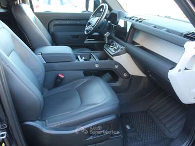 Land Rover Defender 3.0 D6 200 90 SE AWD auto. Nero usata Cuneo