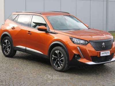 Peugeot 2008 PureTech Turbo 130 S&S Allure Arancione usata Cuneo