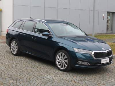 Skoda Octavia 2.0 TDI EVO 110KW WAGON STYLE DSG 4WD Verde usata Cuneo